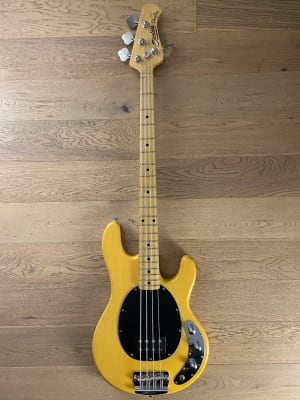Bajo Electrico Sterling by Music Man StingRay 24 (SKU:2444)1