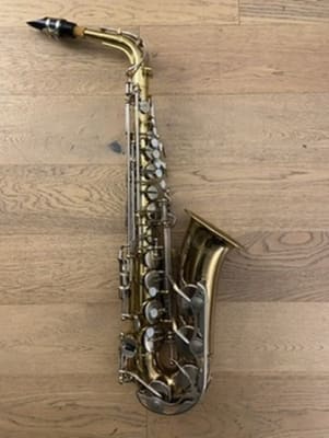 Saxofon Alto Yamaha YAS-23 (SKU:2640)1