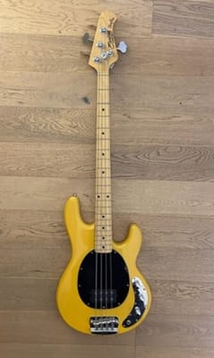 Bajo Electrico Sterling by Music Man StingRay 24 (SKU:2603)1