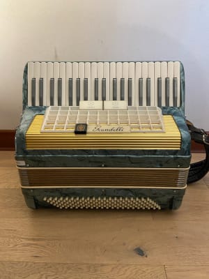 Acordeon a piano 120 bajos Scandalli (SKU:1698)3