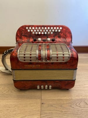 Acordeon Diatonico 8 bajos C-F Hohner Club IIIM (SKU:1860)3