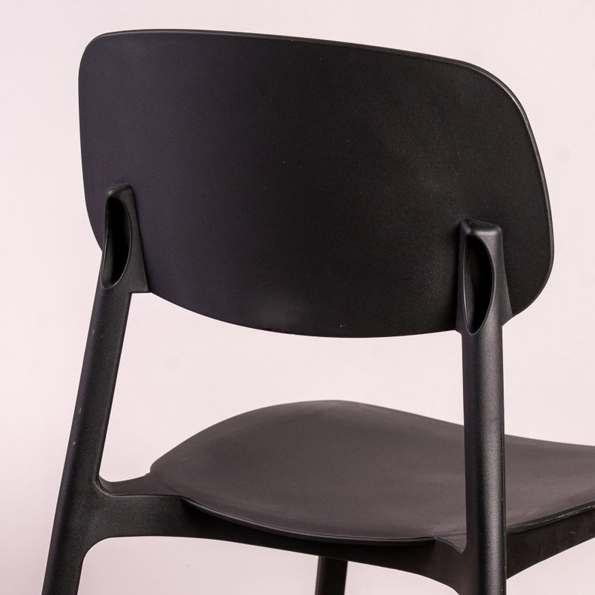 Silla Apilable Plástico Rígido Negro4