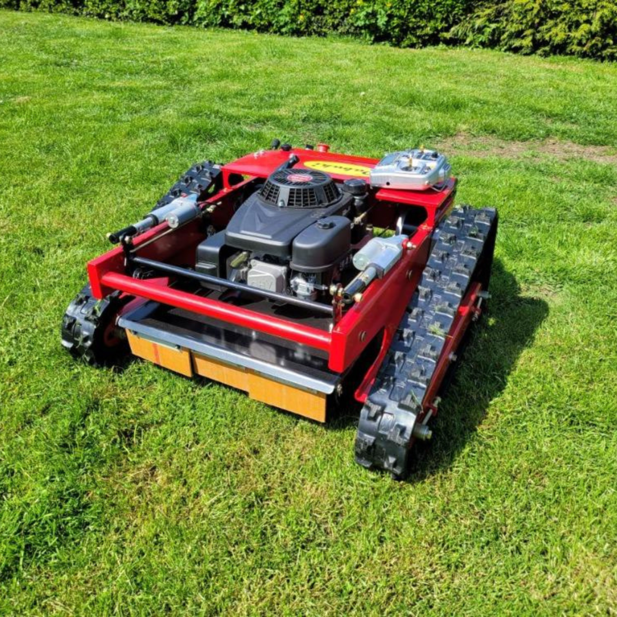 Robot Cortacesped a control remoto “La tecnología que tu jardín necesita.”4