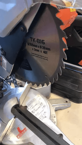 Sierra Ingleteadora Telescópica Laser 10 PuLG - 2100w Toyaki2