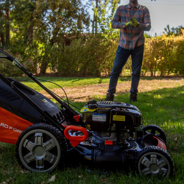Cortacésped Yard Force Autopropulsada con Motor Briggs & Stratton 750EX1