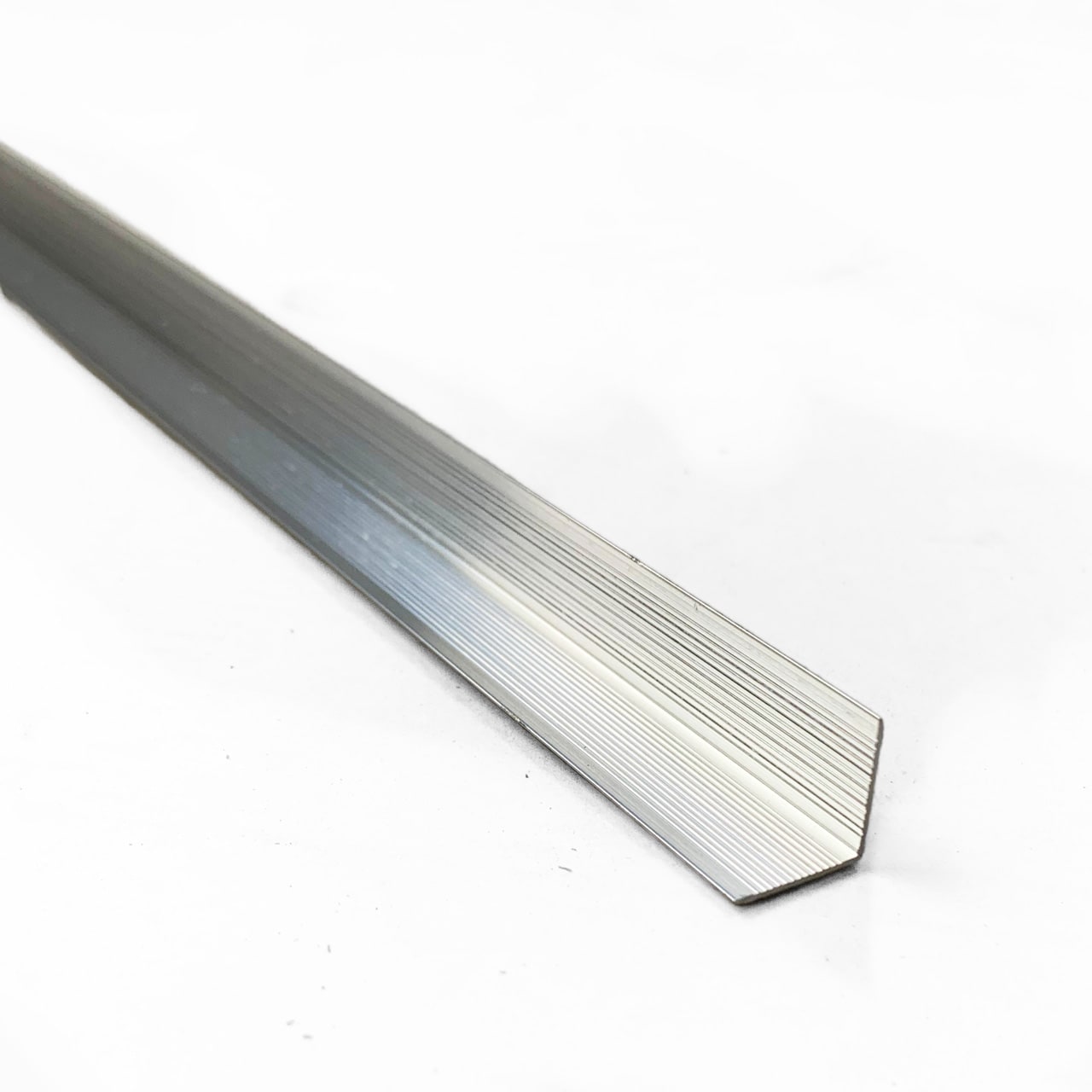 Perfil UV Angulo L 15 mm Platinum Unid. 240 cm1