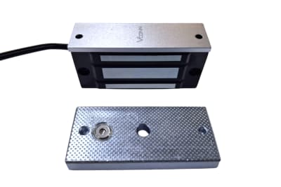 RETENEDOR MINI ELECTROMAGNETICO 60KG (100 LIBRAS) 12V/120MA-24V/240MA SIN TEMPORIZADOR CLOCK-1