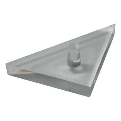 PRISMA TRIANGULAR ACRÍLICO. MANILLA Y FONDO EMPAVO1