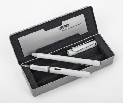 Set Safari Pluma + Portaminas White (LA)2