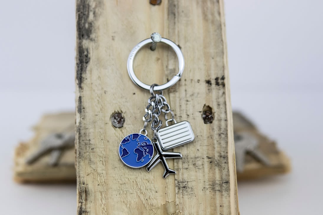 Llavero Troika diseño Viajero 3 dijes viaje, avión y maleta.6