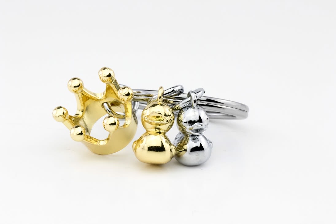 Llavero Troika con 3 dijes, 2 patos y 1 corona2