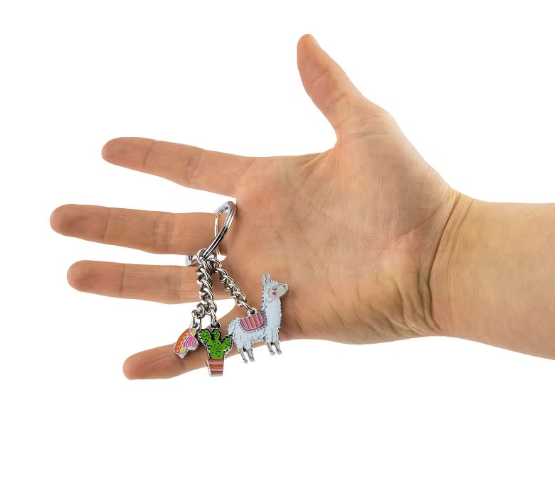 Llavero Troika con 3 dijes( alpaca, cactus y sombrero)4