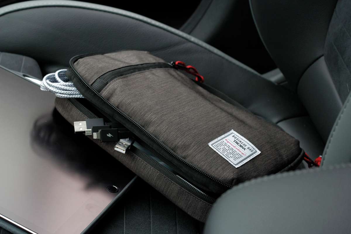 Bolsa organizadora de cables TROIKA  BUSINESS TECH POUCH3