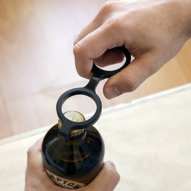 Kikkerland Abridor De Botellas Gafas4