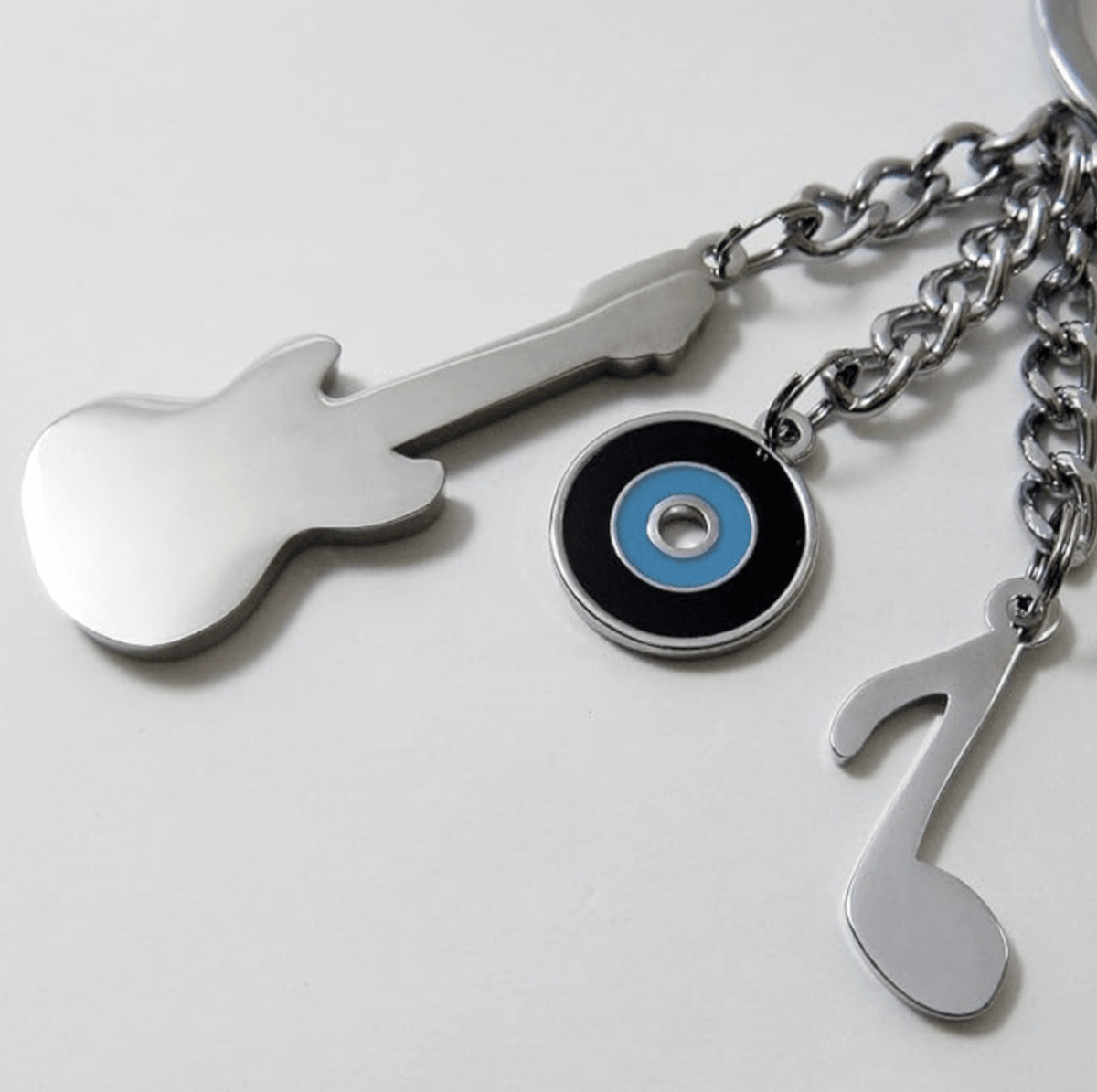 Llavero Troika Con 3 Dijes Musicales1