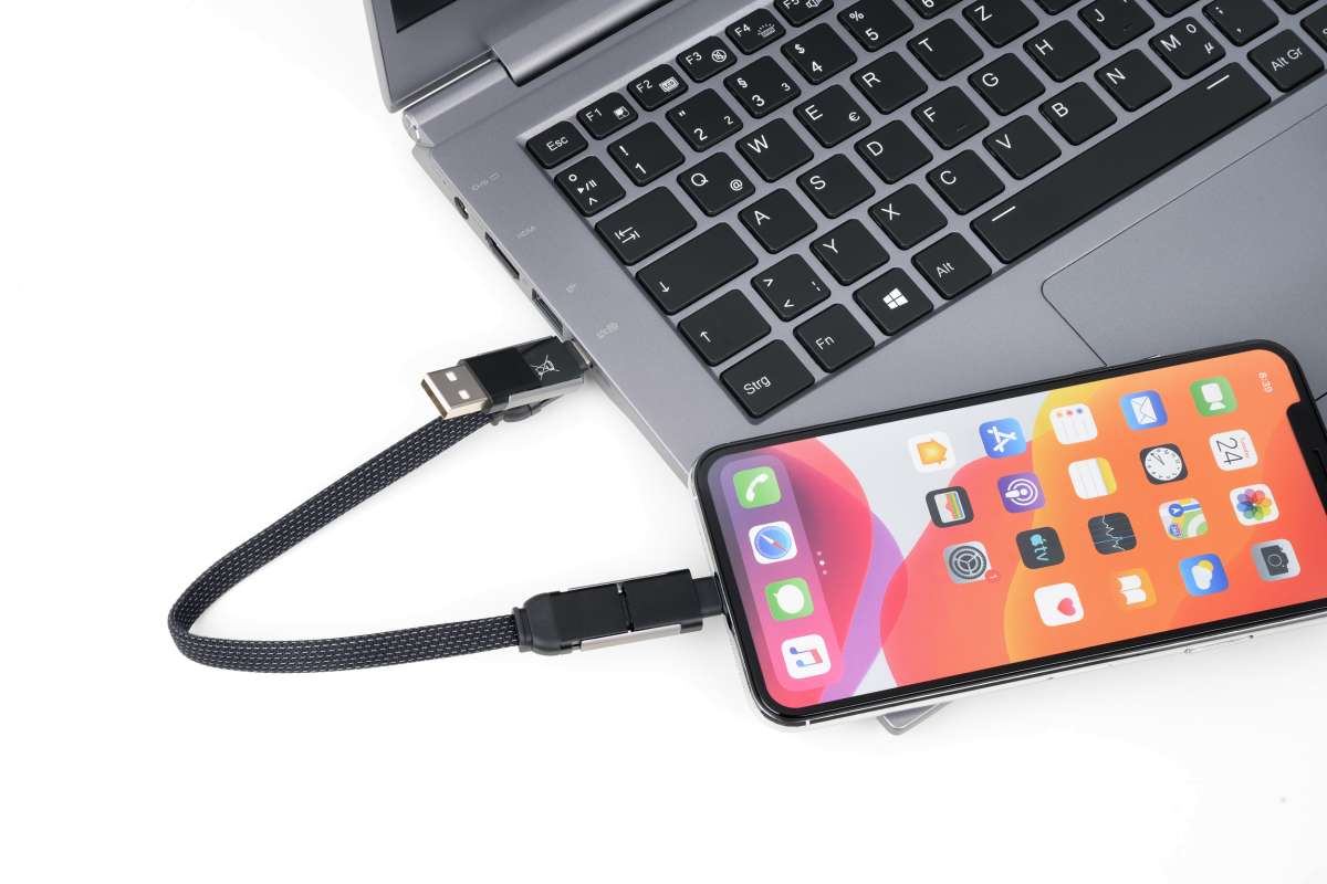 Cable de carga rápida TROIKA  PRACTICABLE6