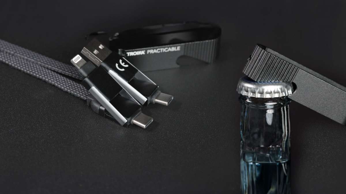 Cable de carga rápida TROIKA  PRACTICABLE4