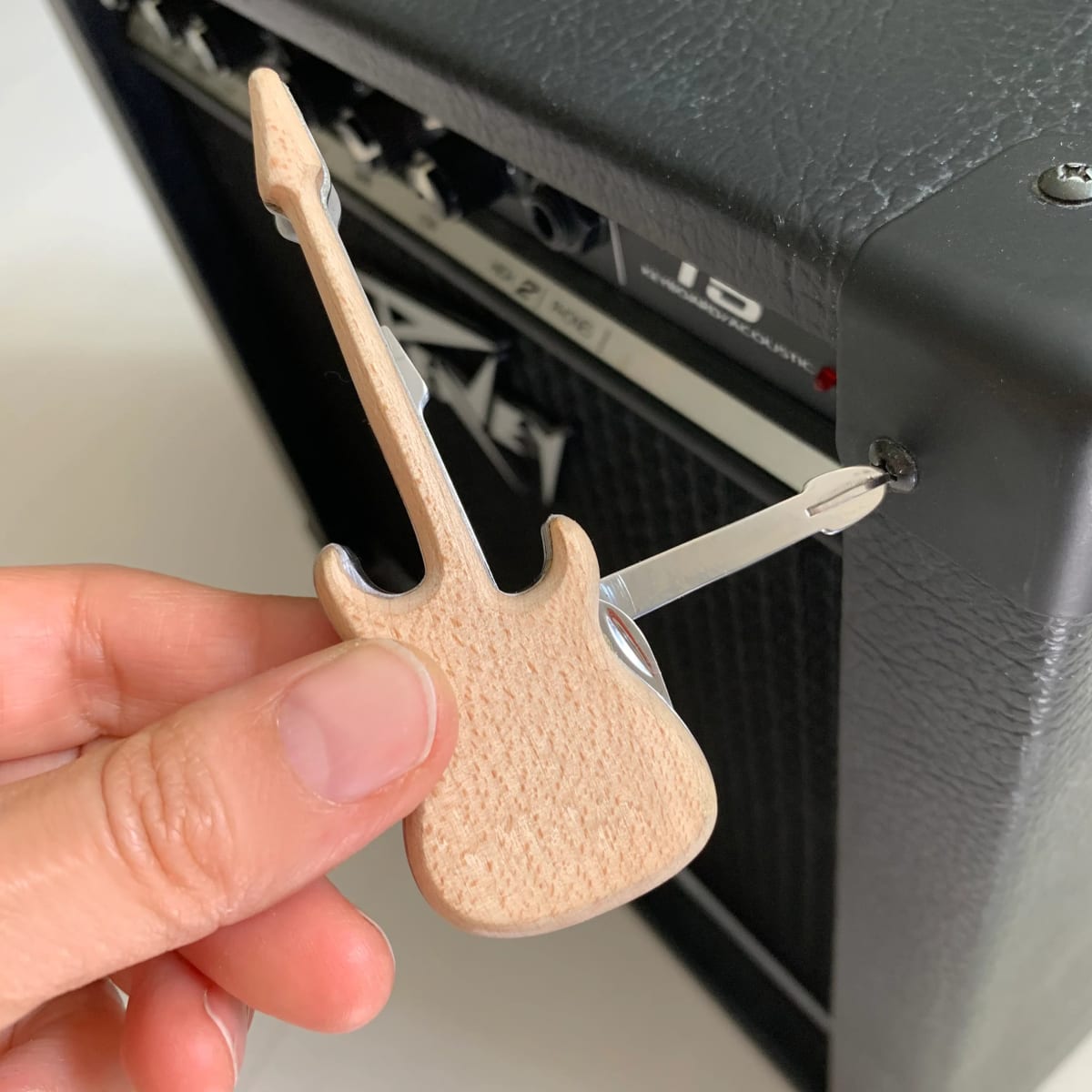 Kikkerland Multi-Herramienta Guitarra2