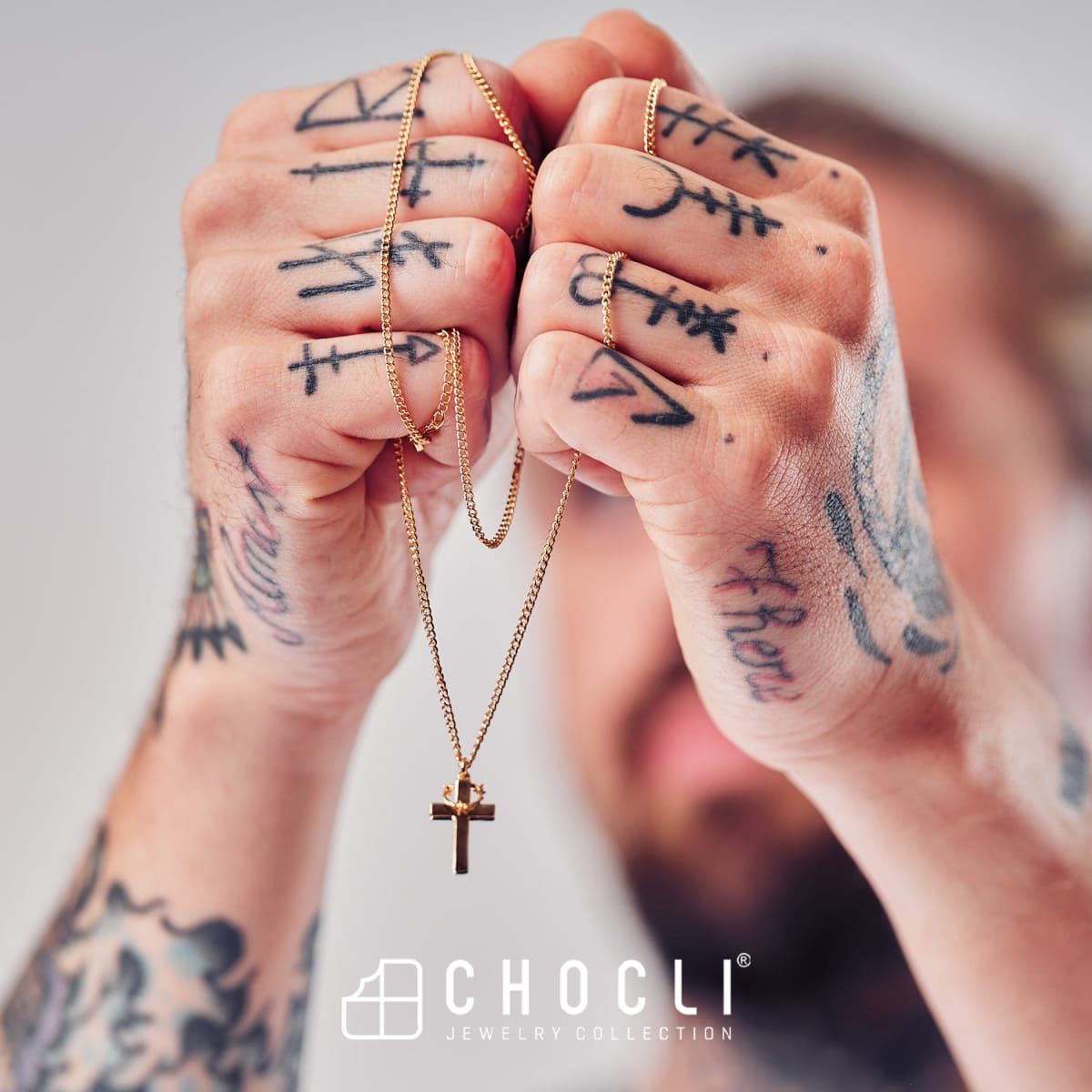 CHOCLI Collar con Baño18k Cruz9