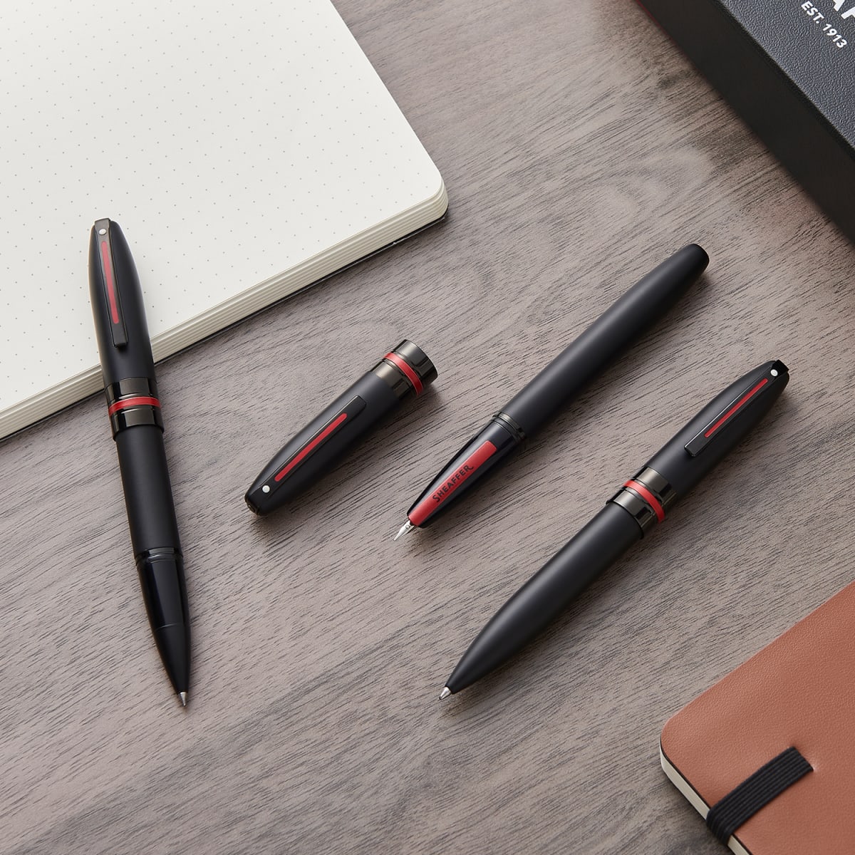 Pluma Fuente Sheaffer Icon_ Negro Mate detalles en PVD Rojo M7