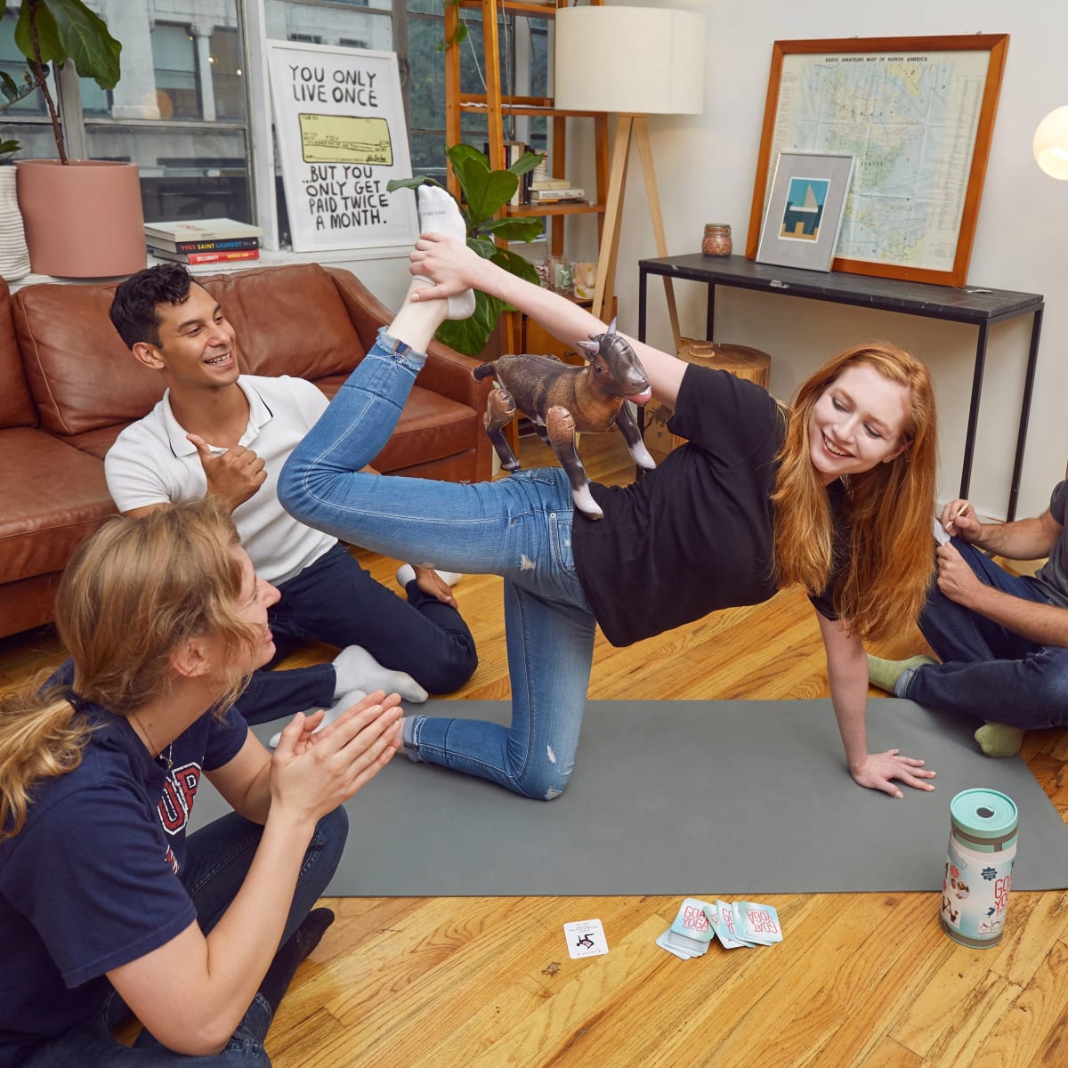 juego Kikkerland de fiesta Yoga De Cabra2