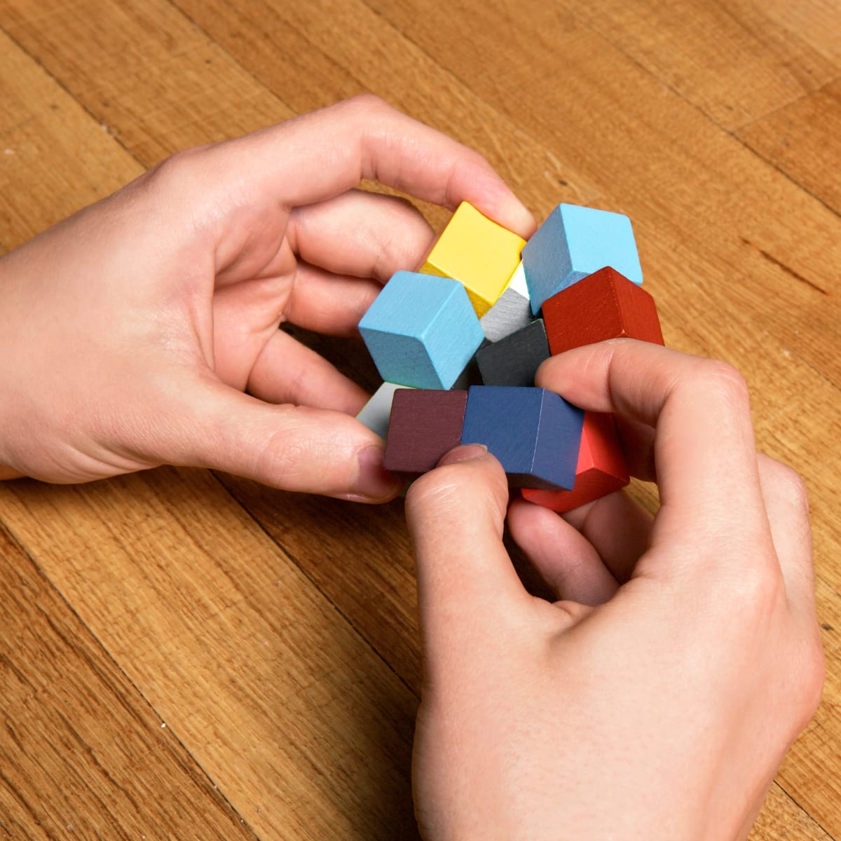 juego Kikkerland cubo armable De Madera 3D3