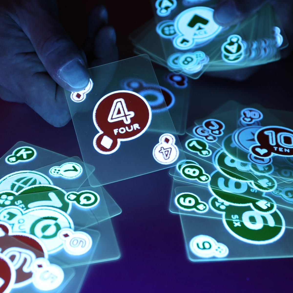 Juego de Cartas Kikkerland Que Brillan En La Oscuridad4