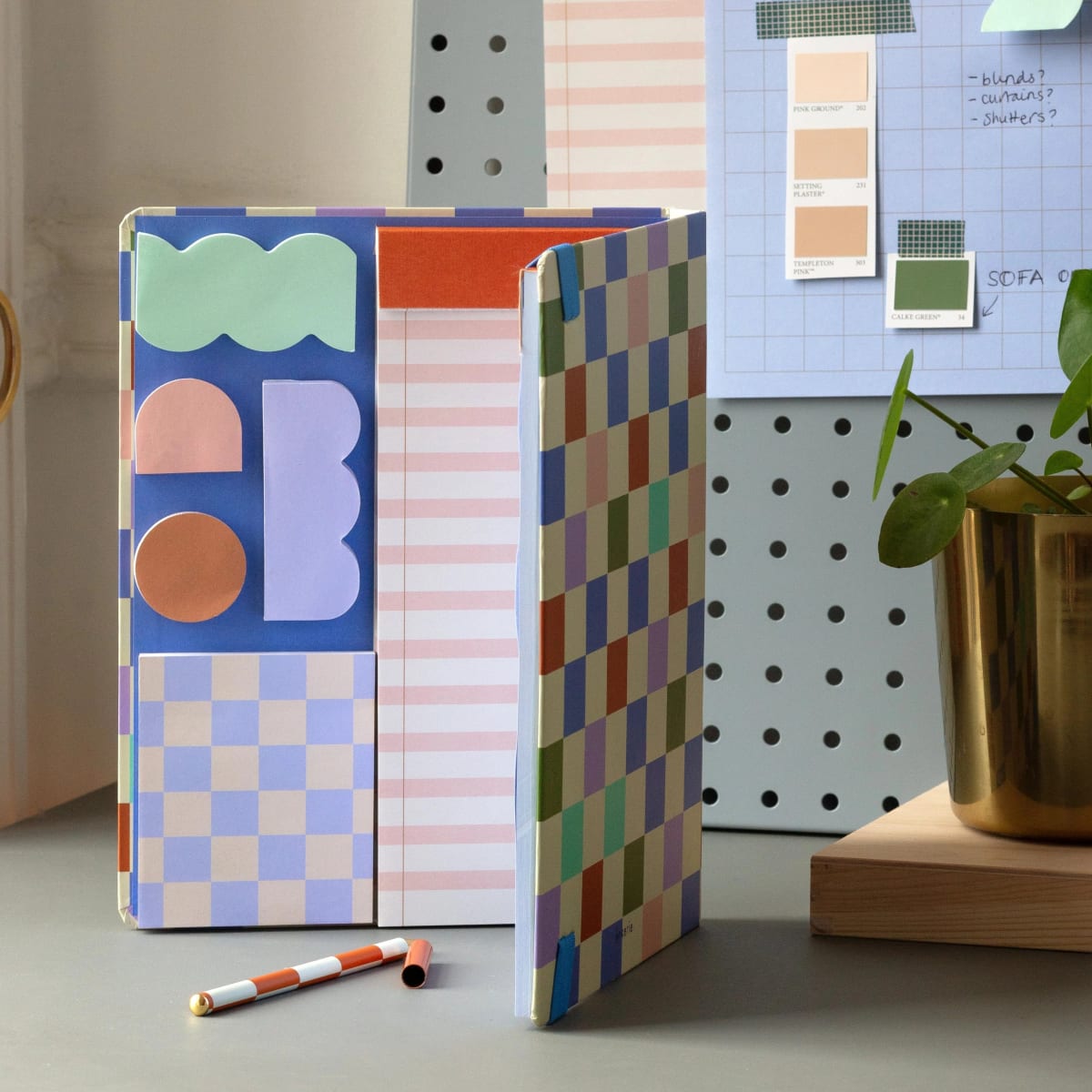 Block De Notas Kikkerland  Rosa Con Notas Adhesivas Y Lápiz3