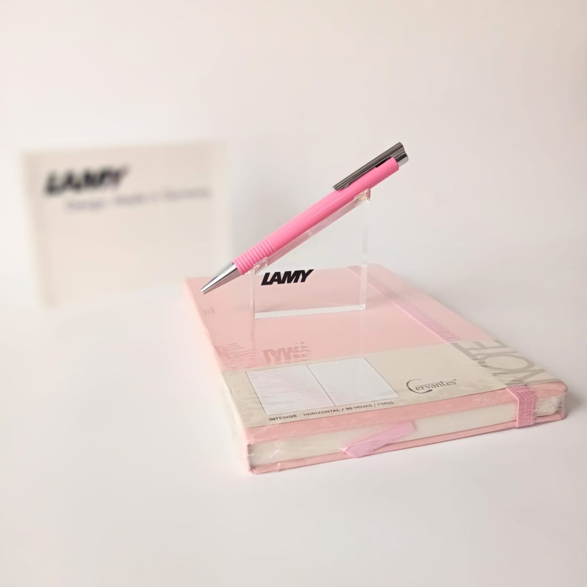 Set Bolígrafo Lamy Logo Rose + Cuaderno Madrid Papel Rose1