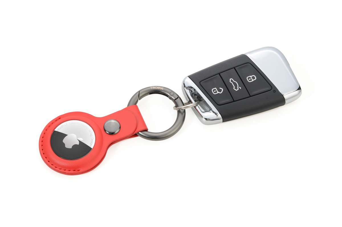 Llavero TROIKA AIRTAG COVER gunmetal, rojo2