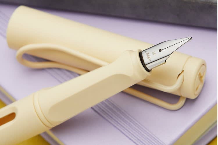 Pluma Lamy Safari Cream Punta Media