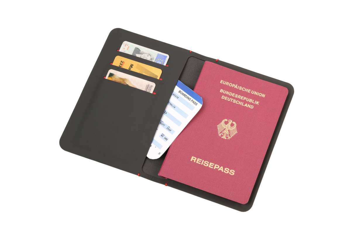 Funda de pasaporte TROIKA SLIM PASS3