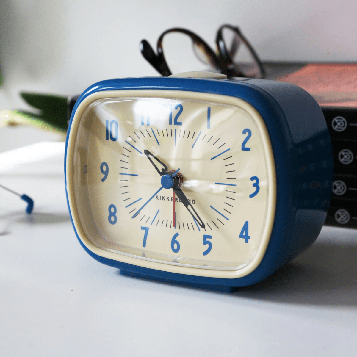 Reloj Despertador Kikkerland  Retro Azul2