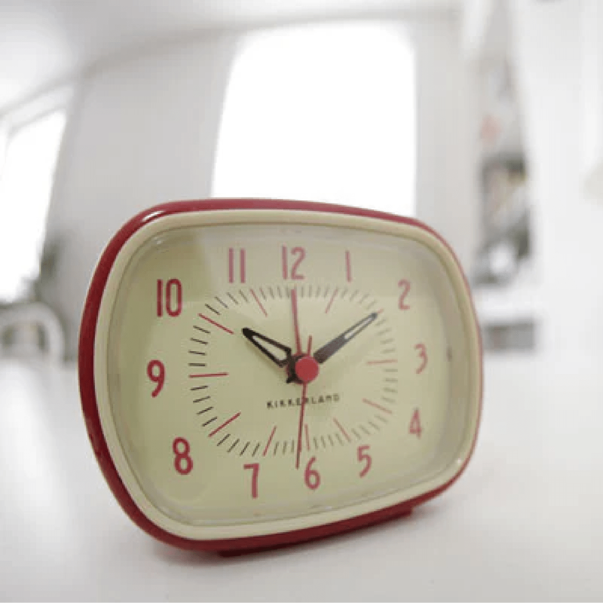 Kikkerland Reloj Despertador Retro Rojo2