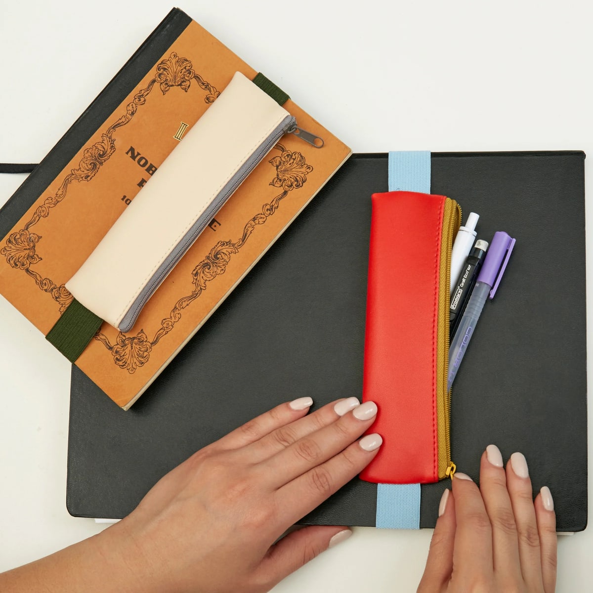 Estuche Kikkerland Lápices3