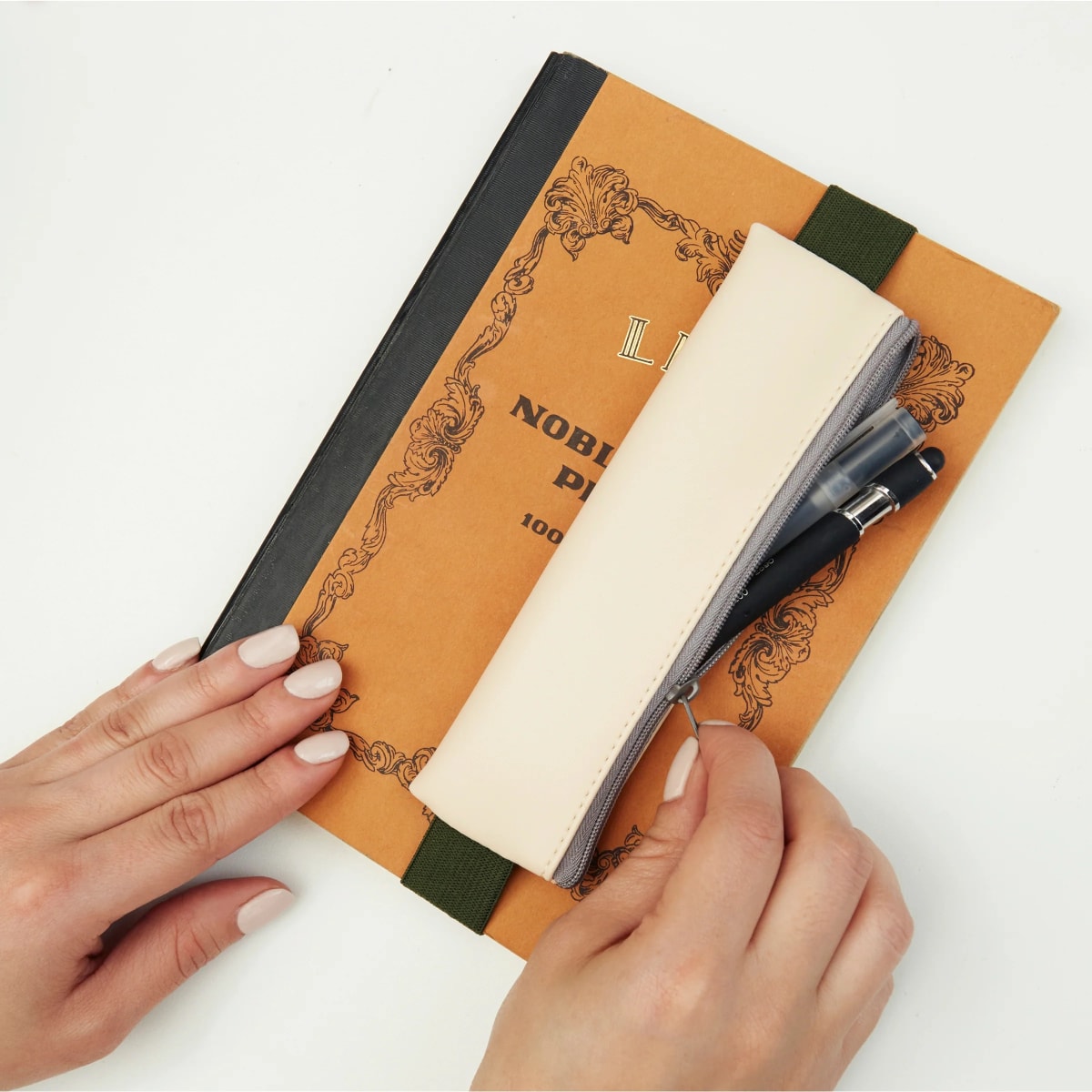 Estuche Kikkerland Lápices4