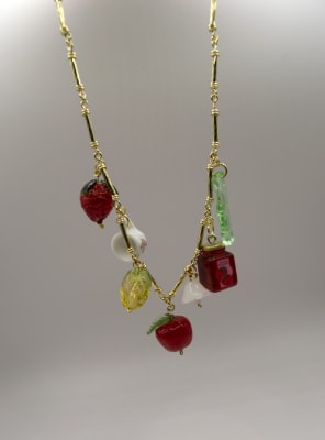 collar 020 dorado y dijes