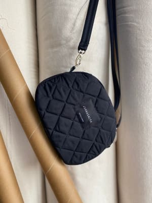 MURTA / ACOLCHADA OVAL Negro1