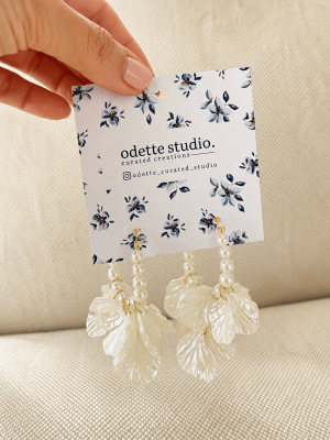Aros perlas flores blancas
