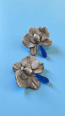 Orquidea plateada