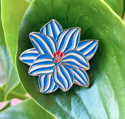 Pin flor azul