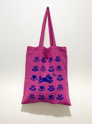 Bolsa tela fucsia perrito con flores1