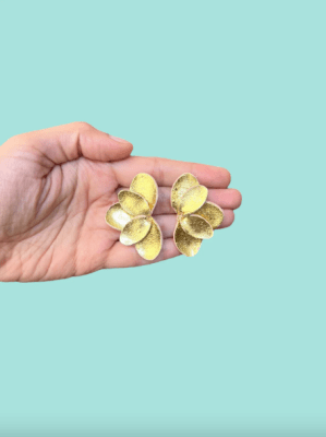 Aros Media Flor Beige Dorada