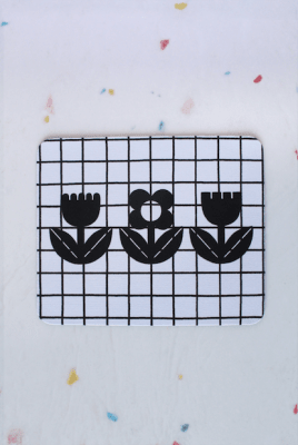 Mousepad cuadrille con flores negras1