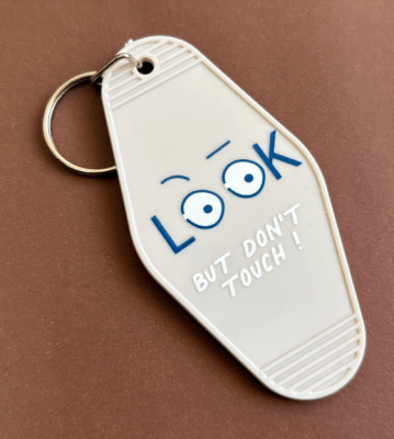 Llavero LOOK but don't touch!1