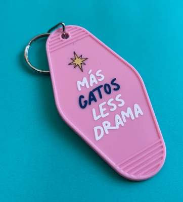Llavero  Más GATOS Less Drama