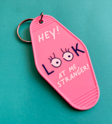 Llavero Hey LOOK at me stranger !