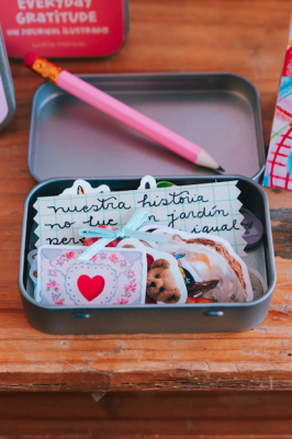Mini cajita metálica 50 piezas de journal - ni tan chica