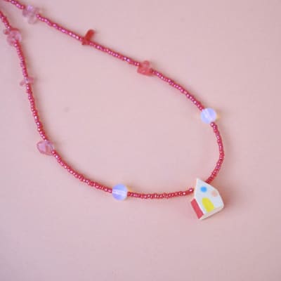 Collar casita rosado brillante piedra luna cuarzo 011