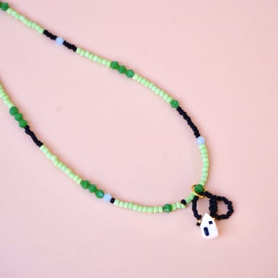 Collar casita verde negro 011
